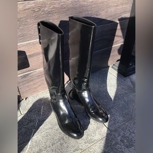 Zara women’s knee high flat boots. Size 36 (US 6)